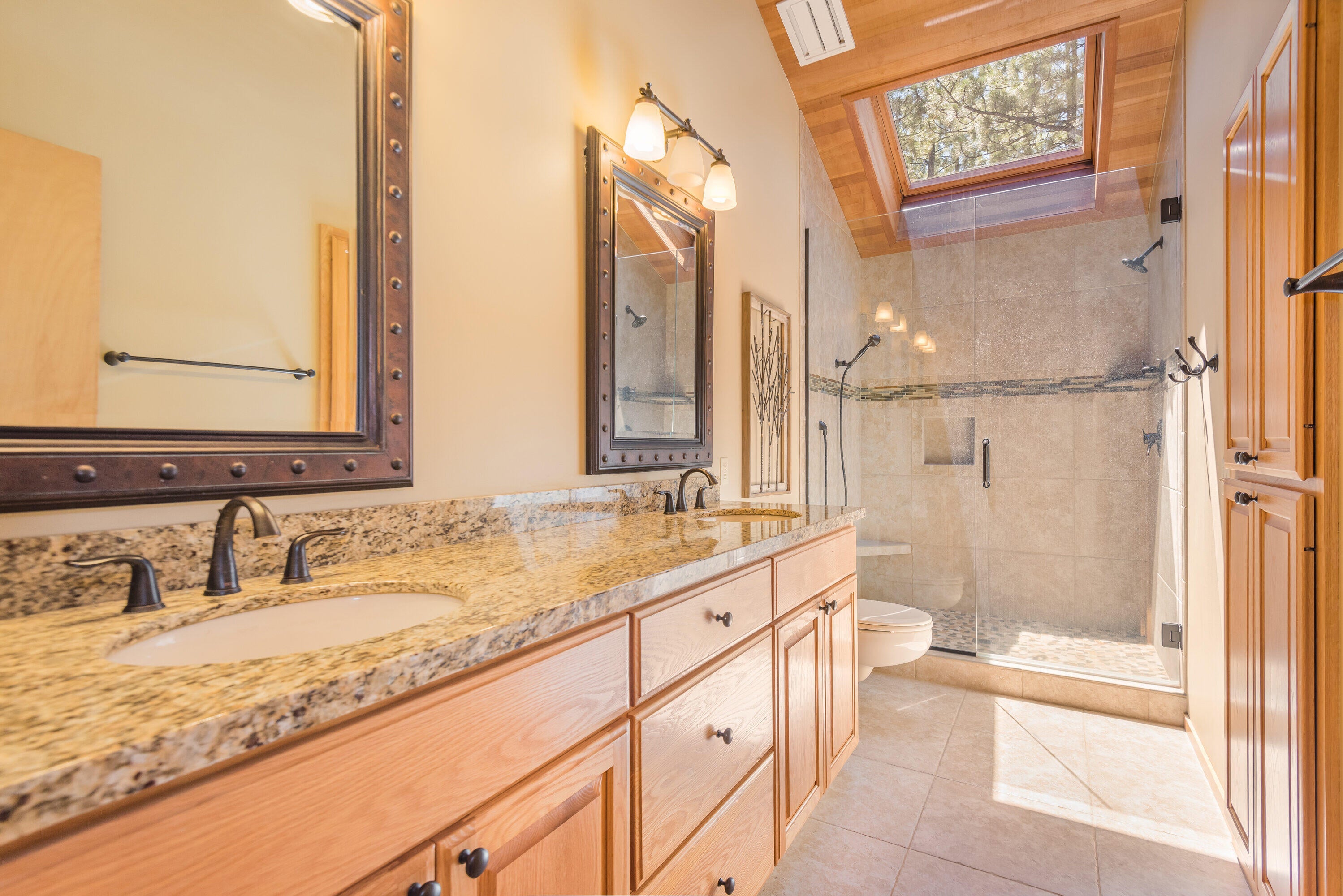 70450 Linnaea Borealis Black Butte Ranch, OR 97759 - Photo 18 of 39 Main full bath