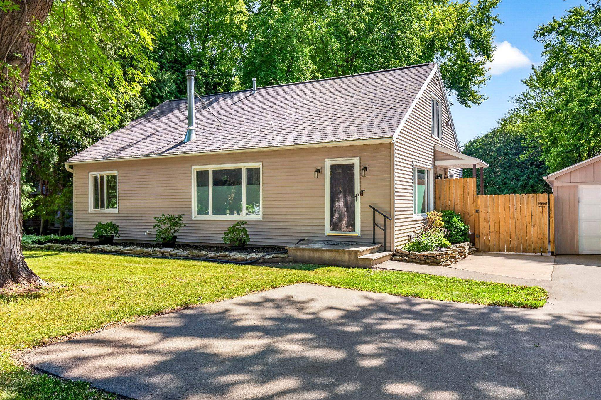 1338 Leonard Point Road Oshkosh, WI 54904 - Photo 3 of 60