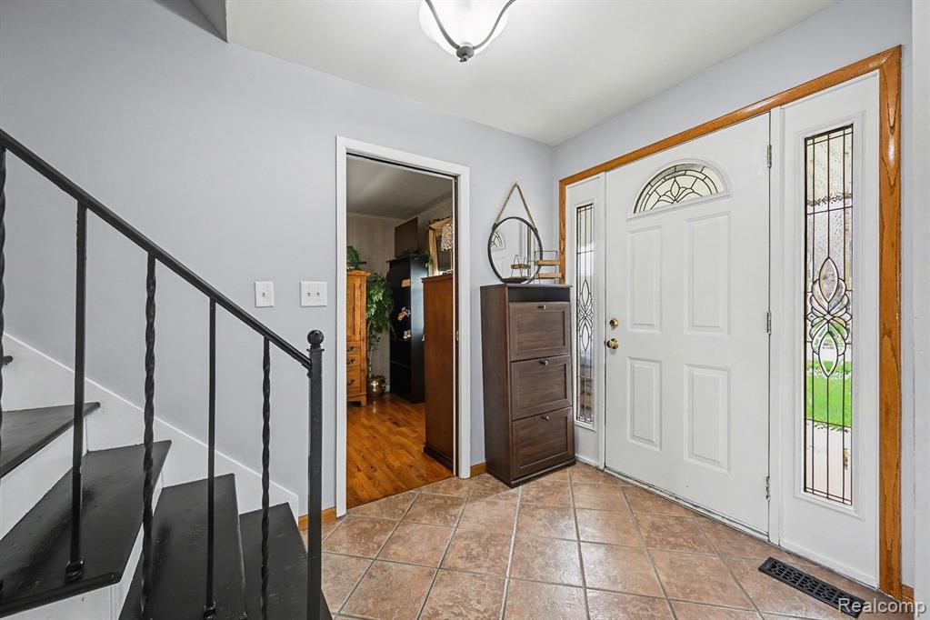 42942 Barchester Road Canton, MI 48187 - Photo 4 of 34 Gallery Image 4