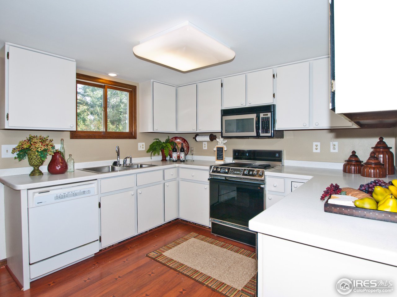 534 Del Clair Road Fort Collins, CO 80525 - Photo 12 of 25 Kitchen-Corian counters
