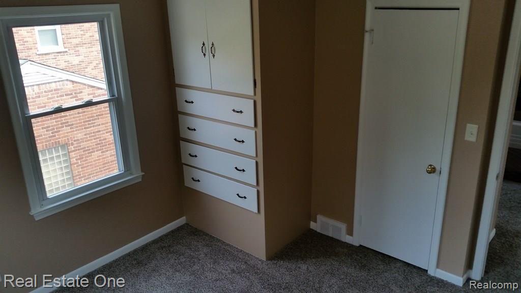 27 Millington Road Pleasant Ridge, MI 48069 - Photo 34 of 64 20170904_150744.jpg