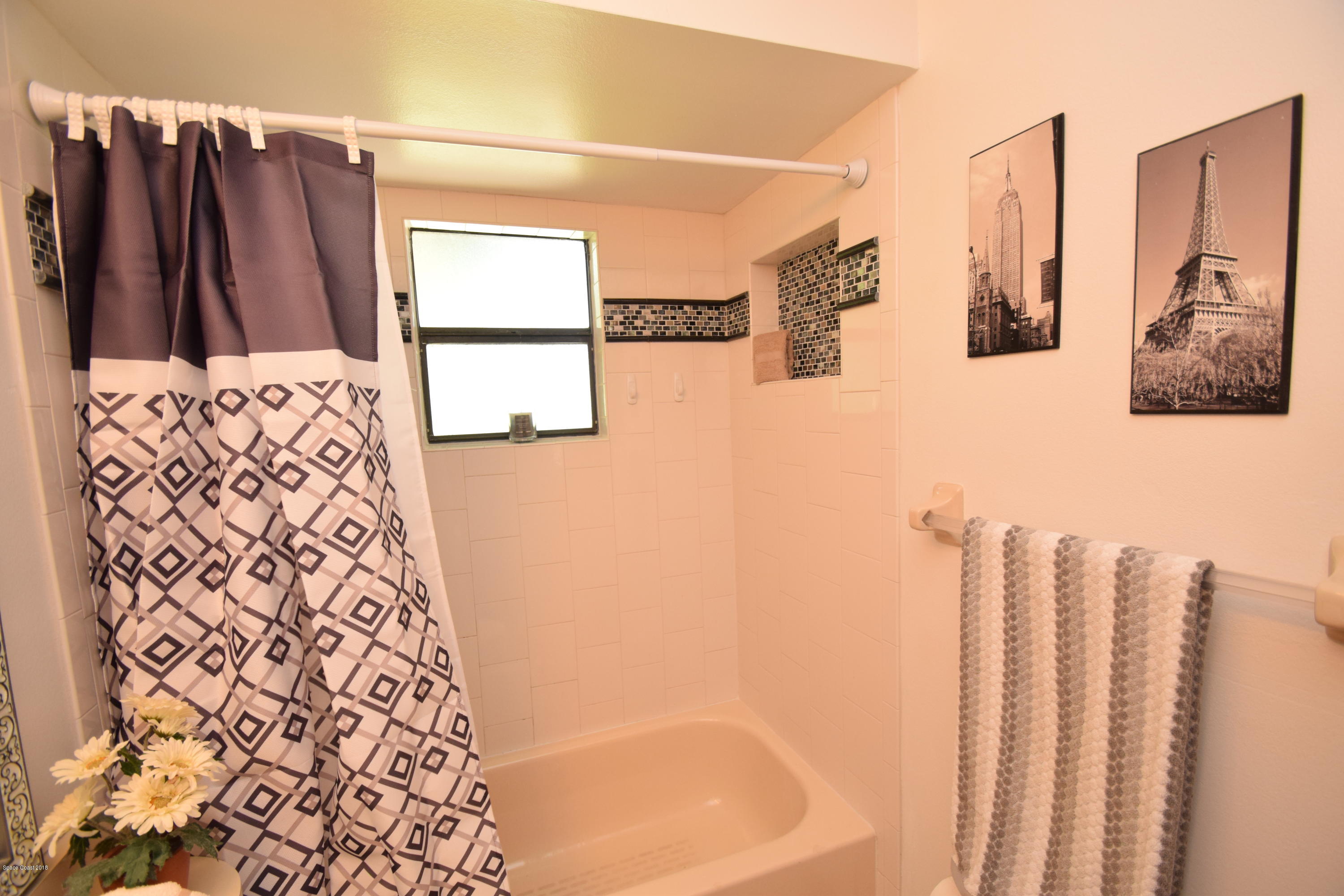 263 Sauders Road Southeast Palm Bay, FL 32909 - Photo 46 of 60 Hall bath