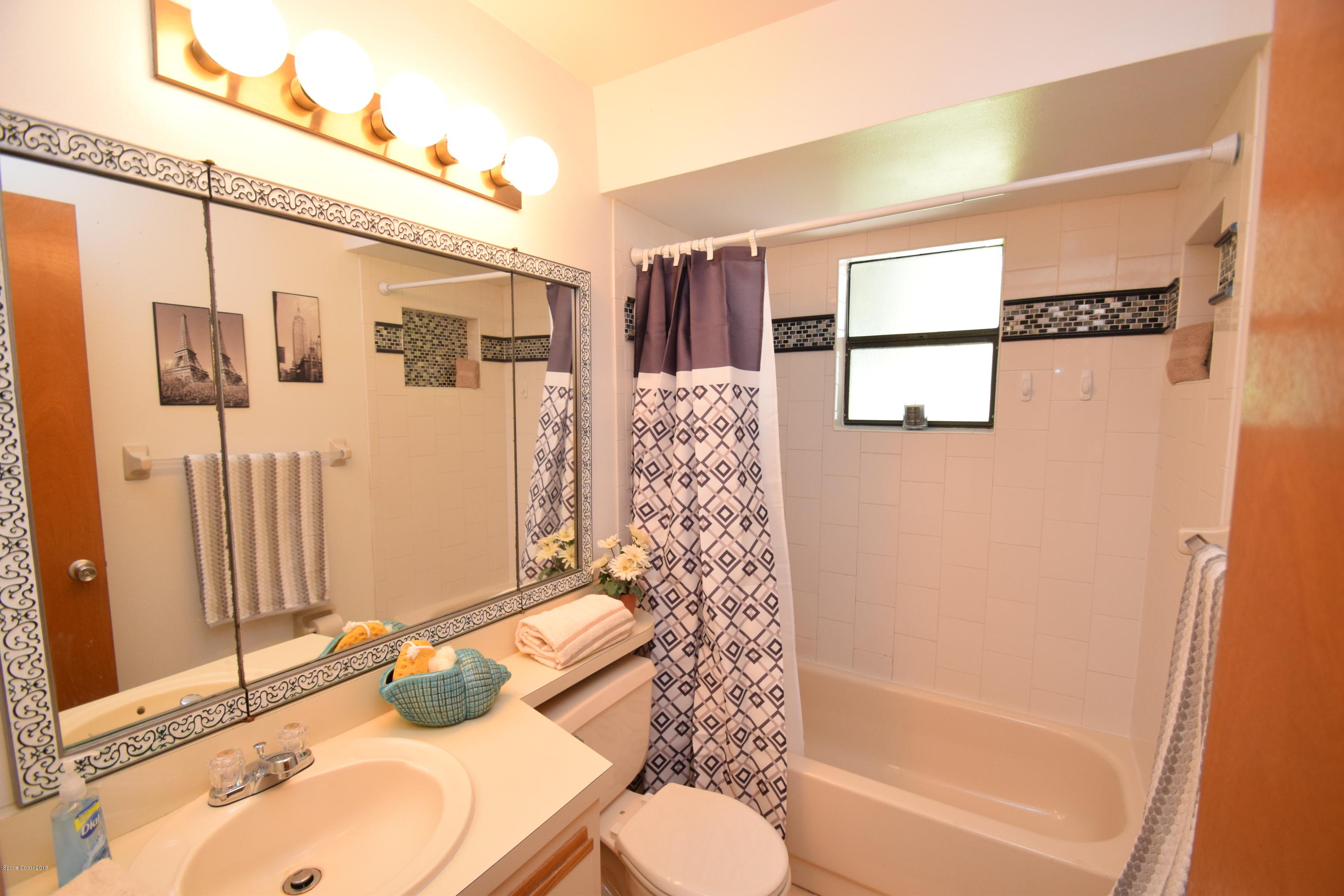 263 Sauders Road Southeast Palm Bay, FL 32909 - Photo 47 of 60 Hall bath