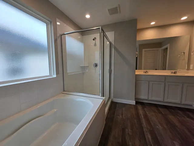 $2,195 | 1131 Hughes Crossing Drive, Rosharon, TX 77583