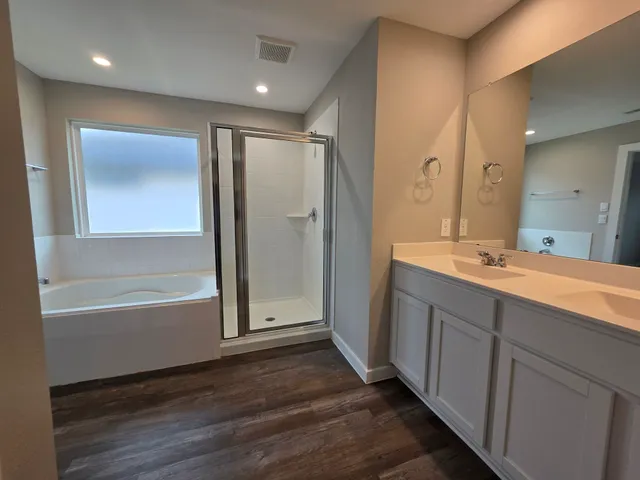 $2,195 | 1131 Hughes Crossing Drive, Rosharon, TX 77583