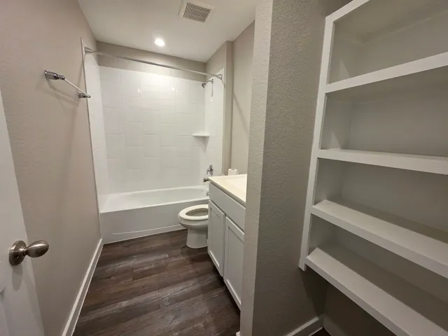 $2,195 | 1131 Hughes Crossing Drive, Rosharon, TX 77583