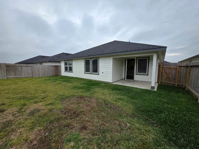 $2,195 | 1131 Hughes Crossing Drive, Rosharon, TX 77583