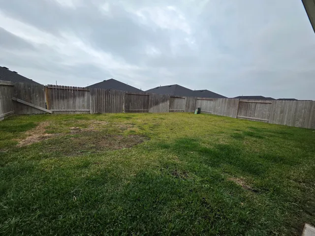 $2,195 | 1131 Hughes Crossing Drive, Rosharon, TX 77583