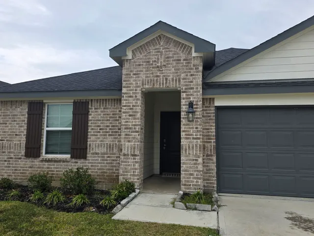 $2,195 | 1131 Hughes Crossing Drive, Rosharon, TX 77583