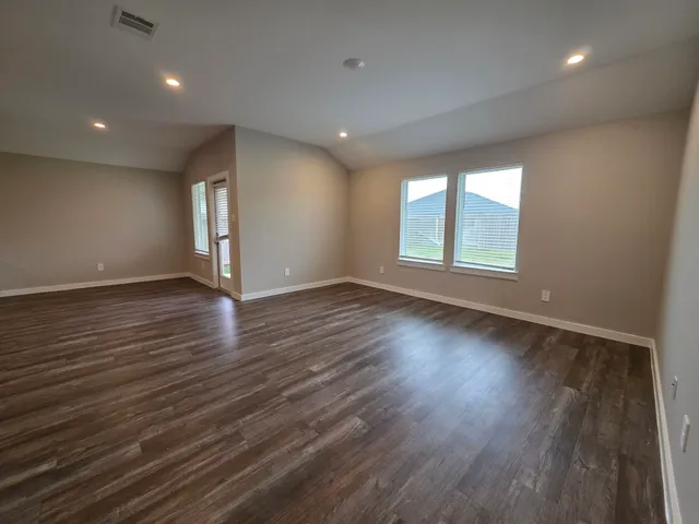 $2,195 | 1131 Hughes Crossing Drive, Rosharon, TX 77583