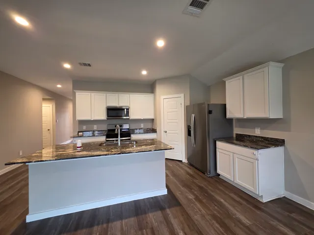 $2,195 | 1131 Hughes Crossing Drive, Rosharon, TX 77583