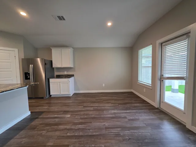 $2,195 | 1131 Hughes Crossing Drive, Rosharon, TX 77583