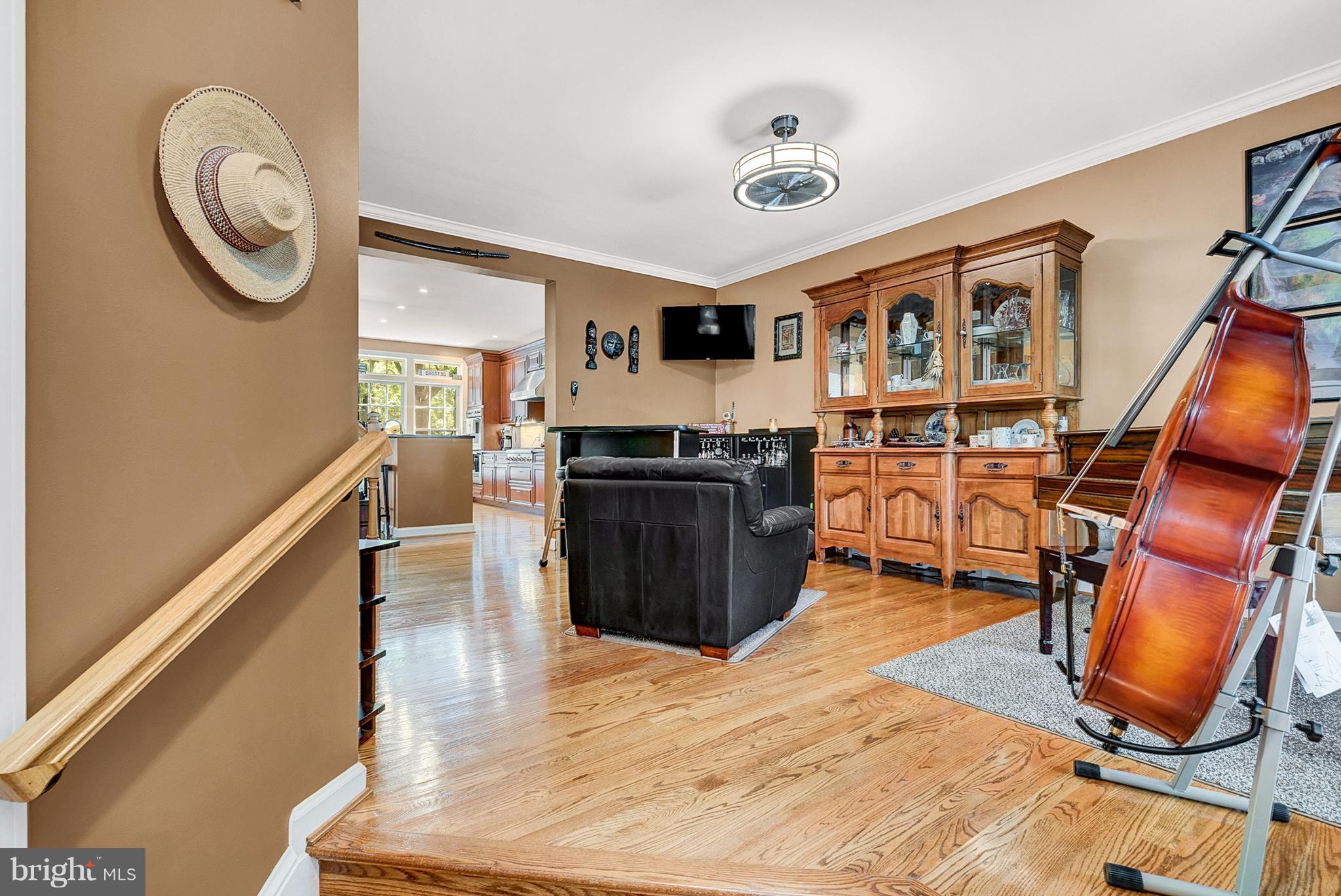6649 Debra Lu Way Springfield, VA 22150 - Photo 2 of 22 Living Room