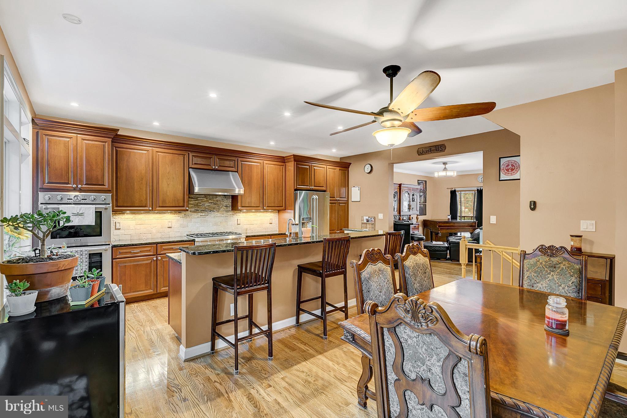 6649 Debra Lu Way Springfield, VA 22150 - Photo 7 of 22 Kitchen