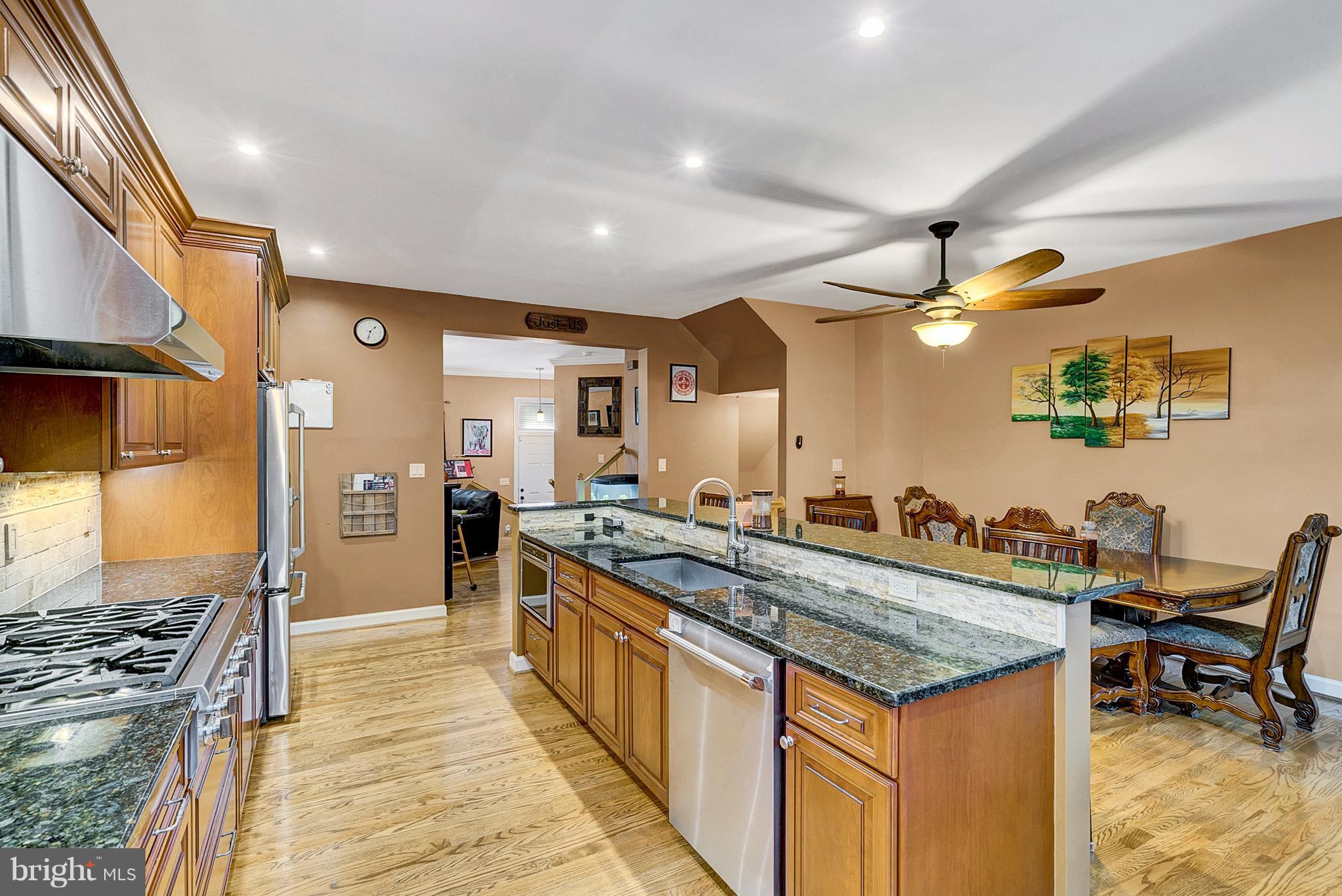 6649 Debra Lu Way Springfield, VA 22150 - Photo 8 of 22 Kitchen