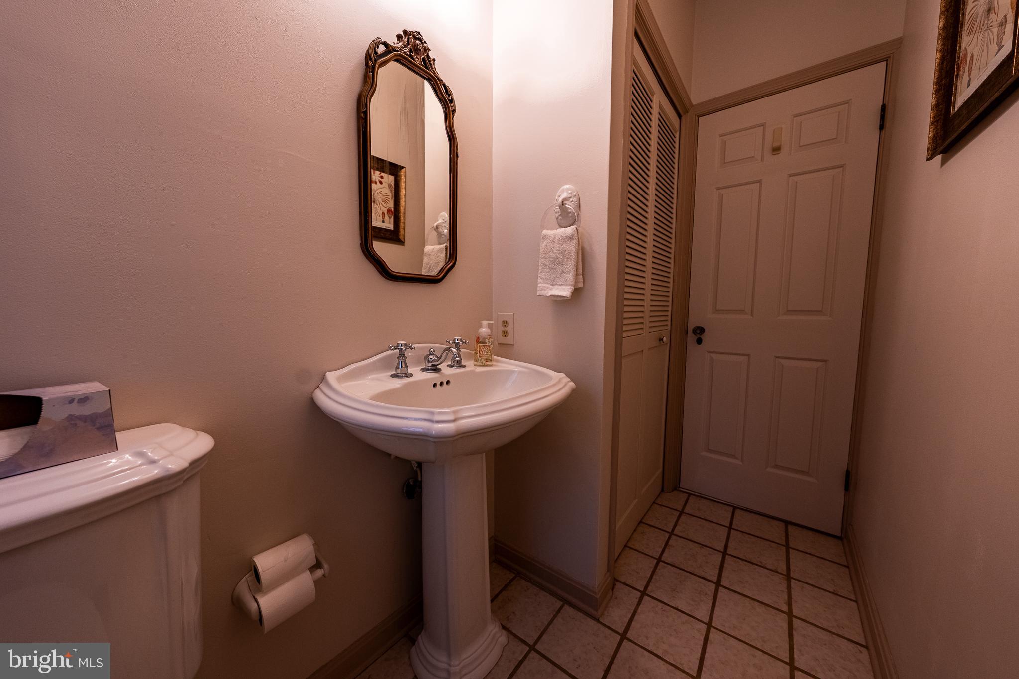 3 Center Road Baltimore, MD 21286 - Photo 20 of 57 1st floor half bath