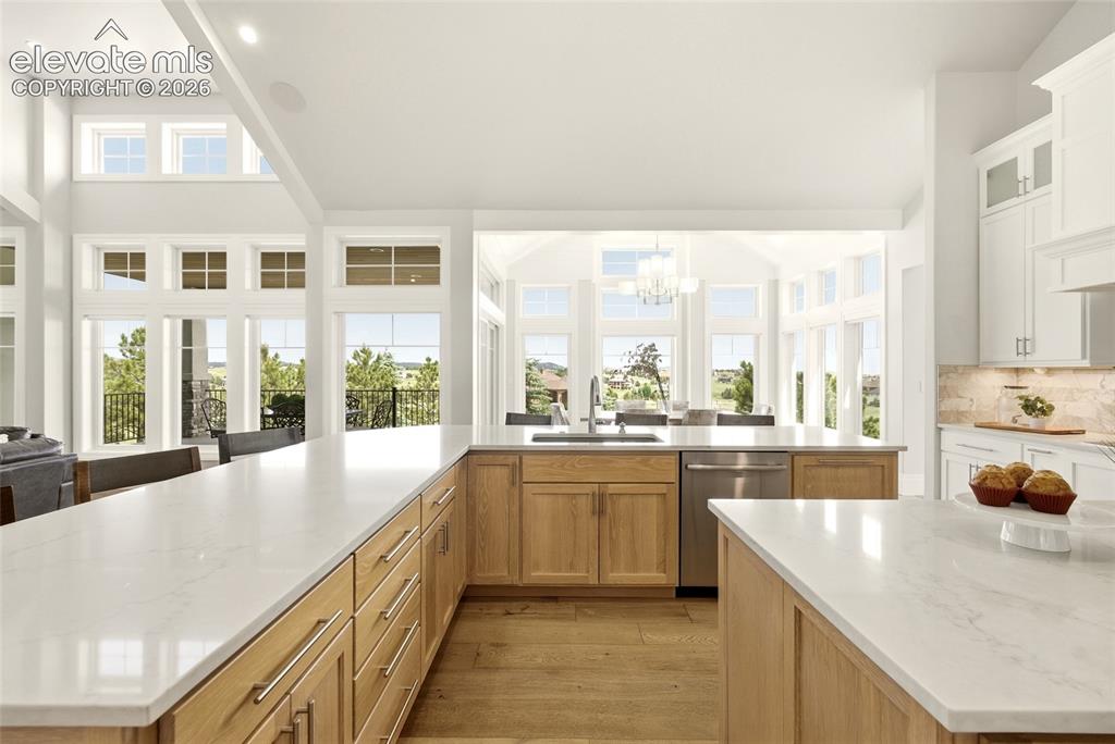 19038 Dorncliffe Road Monument, CO 80132 - Photo 4 of 50 Large Island with ample seating