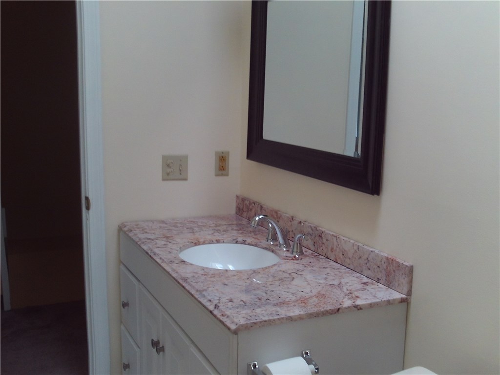 660 Point Judith Road, Unit B 3 Narragansett, RI 02882 - Photo 11 of 19 Full bath on upper level.