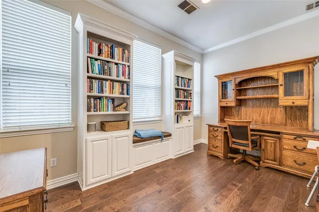 a view of a workspace with furniture and empty room