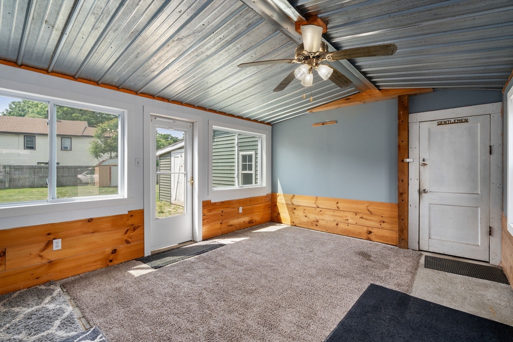 9 Providence Road Sutton, MA 01590 - Photo 23 of 37