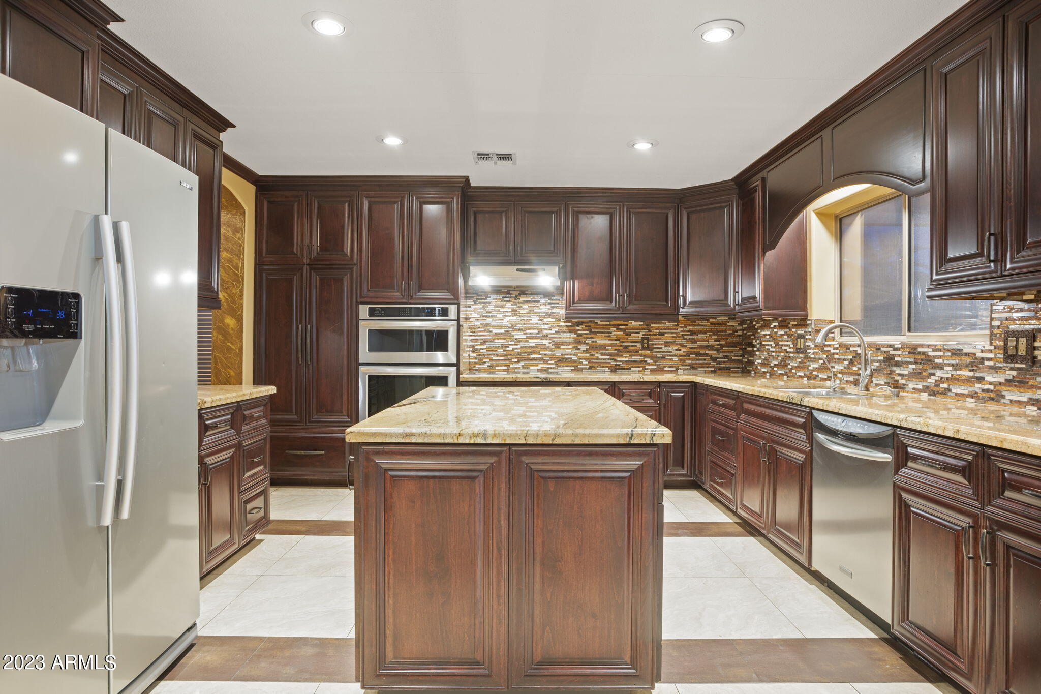 7775 North 52nd Drive Glendale, AZ 85301 - Photo 10 of 51 10-web-or-mls-7775-n-52nd-dr