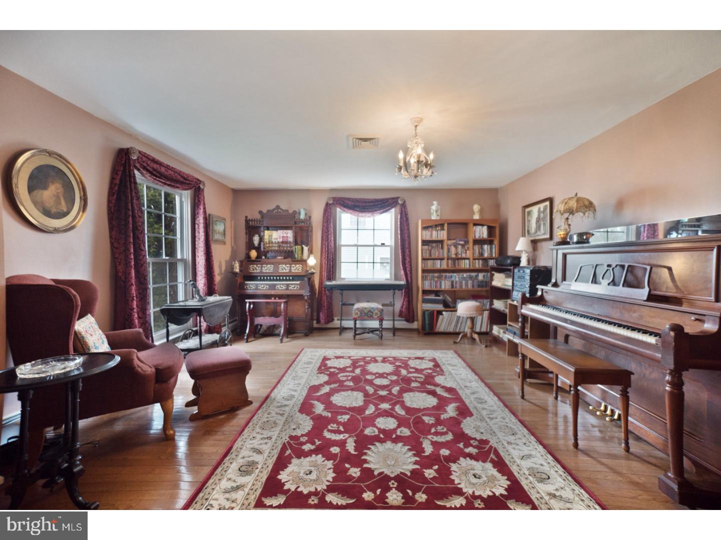 74 St Davids Road Springfield, PA 19064 - Photo 2 of 22 Living Room