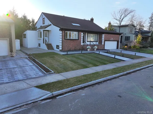 $1,495,000 | 791 Longview Avenue, Valley Stream, NY 11581