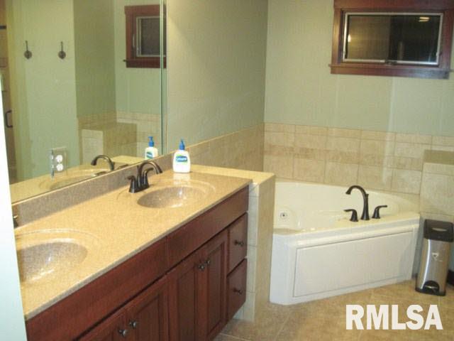 831 Fox Ridge Road Eldridge, IA 52748 - Photo 7 of 12 Gallery Image 7