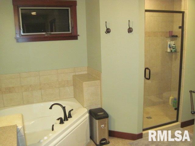 831 Fox Ridge Road Eldridge, IA 52748 - Photo 8 of 12 Gallery Image 8