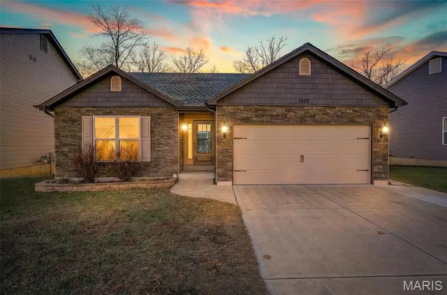 $299,900 | 1957 Masters Drive, Festus, MO 63028