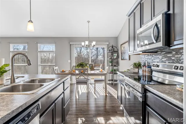 $299,900 | 1957 Masters Drive, Festus, MO 63028