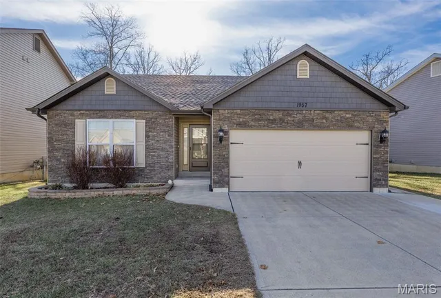 $299,900 | 1957 Masters Drive, Festus, MO 63028