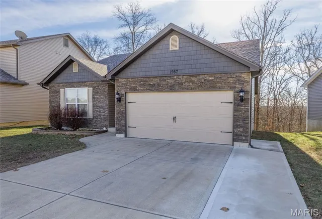 $299,900 | 1957 Masters Drive, Festus, MO 63028