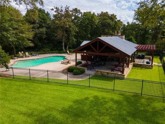 a view of a house with backyard and sitting area