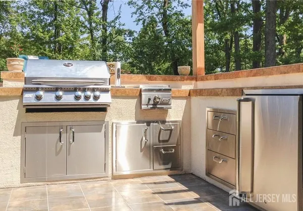 $789,000 | 10 Falcon Drive, Edison, NJ 08820