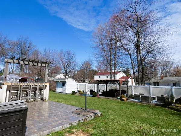 $789,000 | 10 Falcon Drive, Edison, NJ 08820