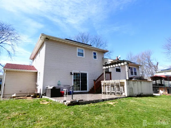 $789,000 | 10 Falcon Drive, Edison, NJ 08820