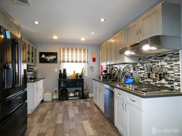 $789,000 | 10 Falcon Drive, Edison, NJ 08820