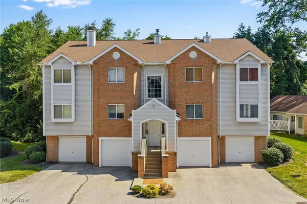 $137,500 | 361 Village Pointe Drive, Unit 2B, Akron, OH 44313