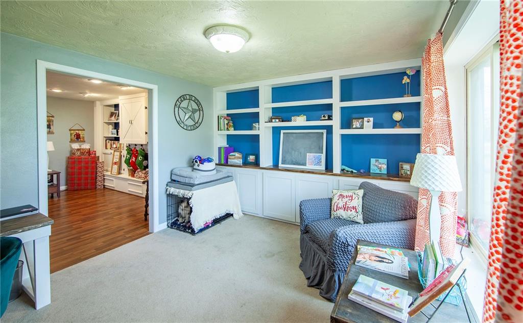 101 West Falcon Run Pendleton, IN 46064 - Photo 4 of 30 Gallery Image 4