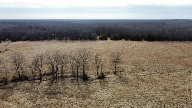 $1,496,880 | 40773 Waisner Avenue, Edwards, MO 65326