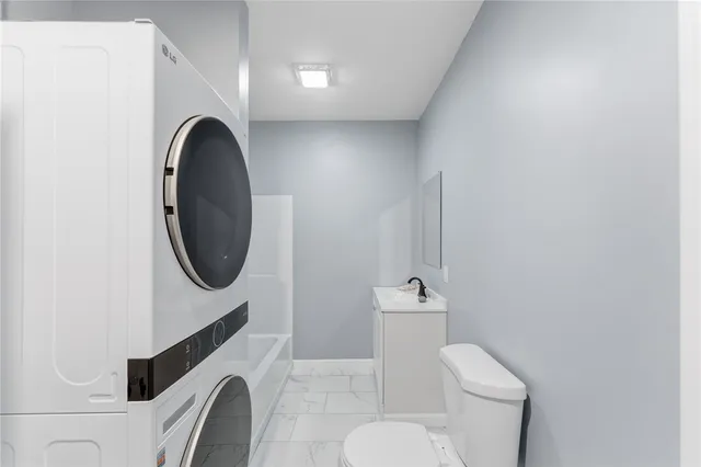 $2,400 | 108 Waterman Avenue, Unit 1, East Providence, RI 02914