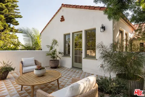 a view of outdoor space yard and patio