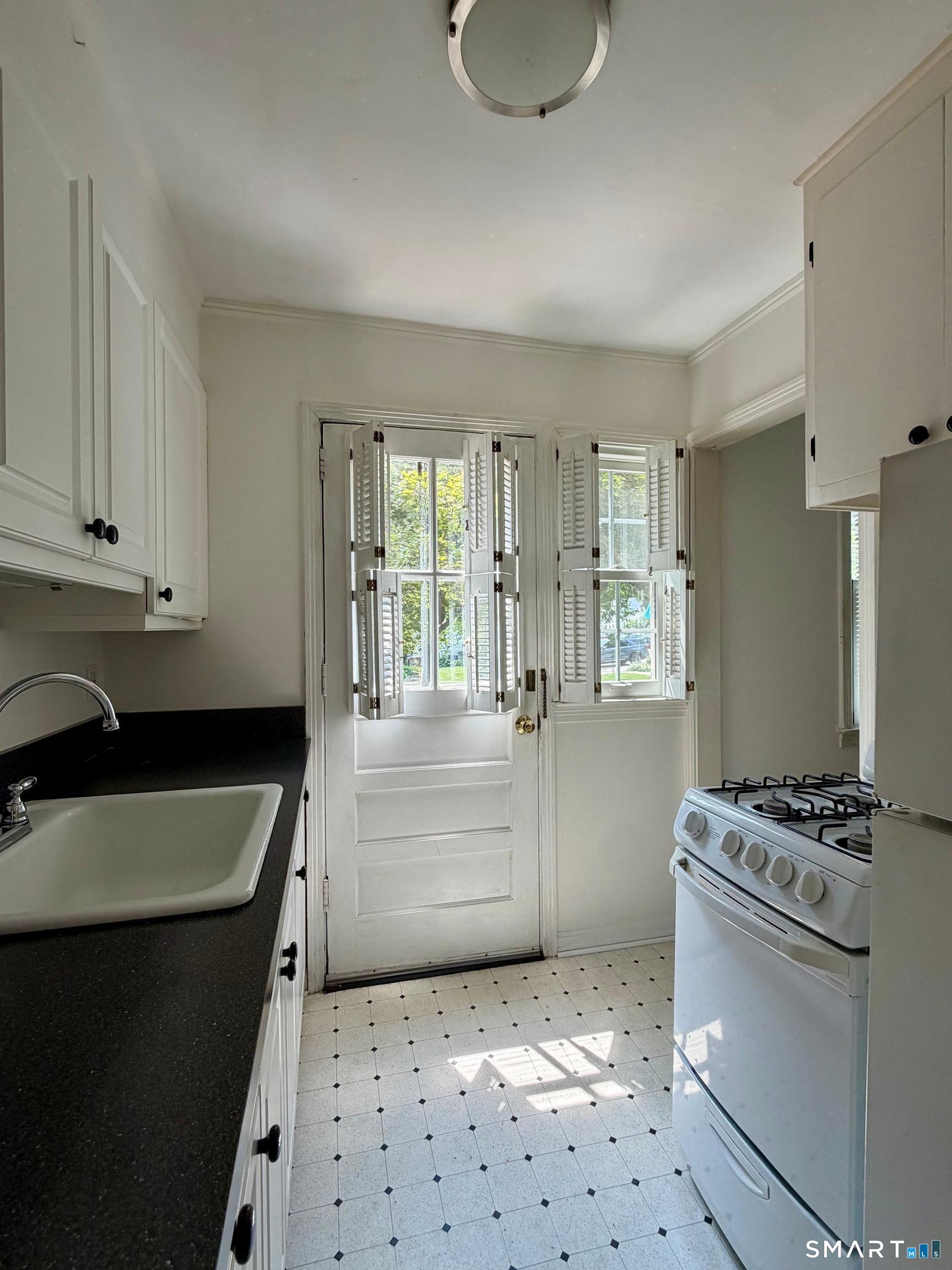 212 Sylvan Knoll Road Stamford, CT 06902 - Photo 12 of 23 Gallery Image 12