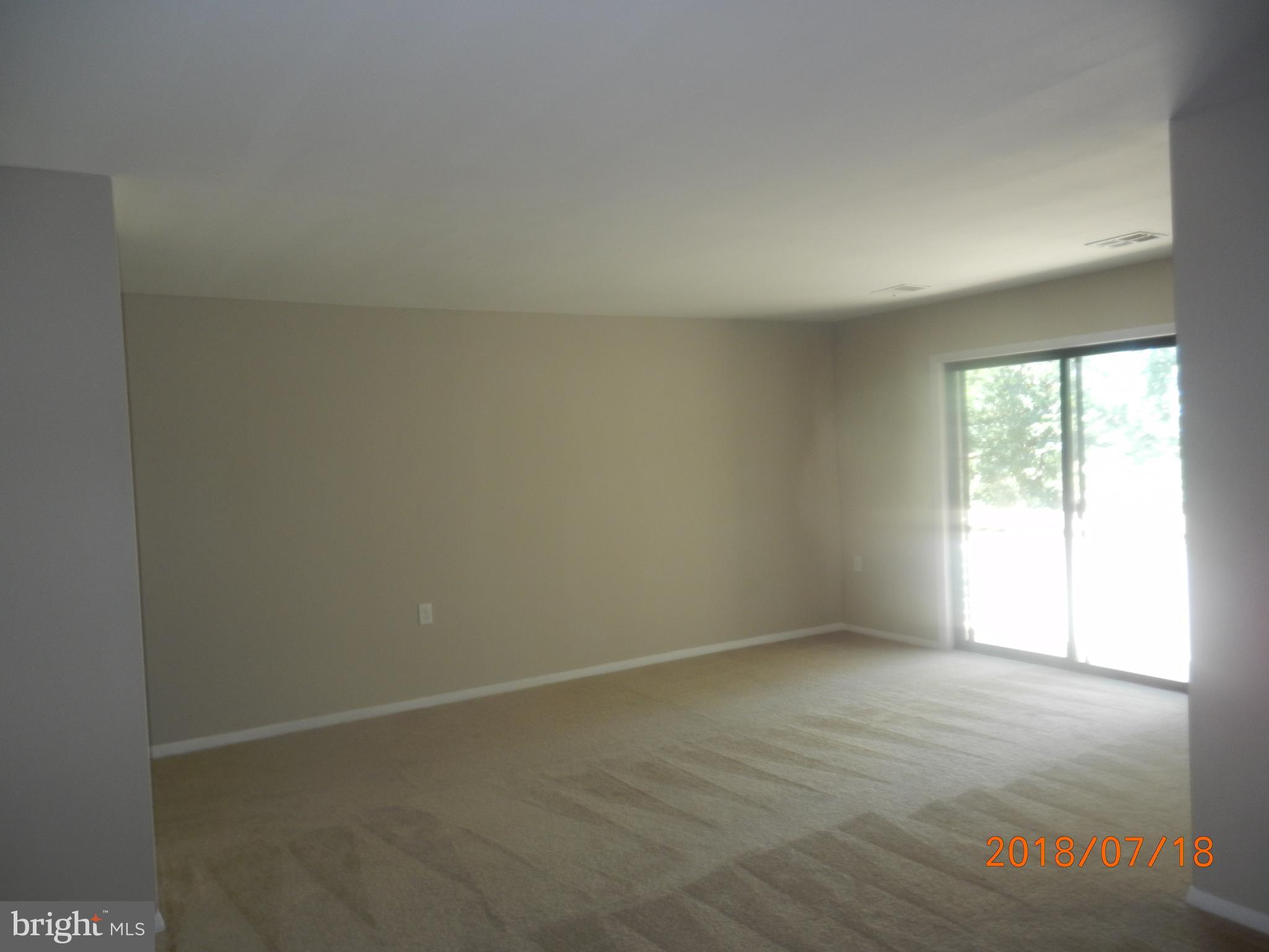 3926 Rolling Rd., Unit 12D Baltimore, MD 21208 - Photo 3 of 19 Living Room
