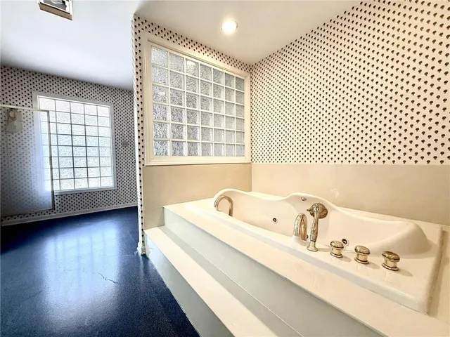 $355,000 | 2225 Donahue Ferry Road, Pineville, LA 71360