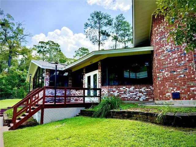 $355,000 | 2225 Donahue Ferry Road, Pineville, LA 71360