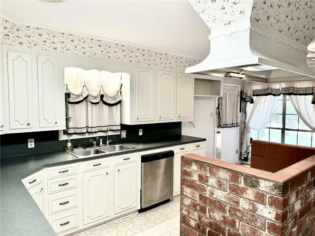 $355,000 | 2225 Donahue Ferry Road, Pineville, LA 71360