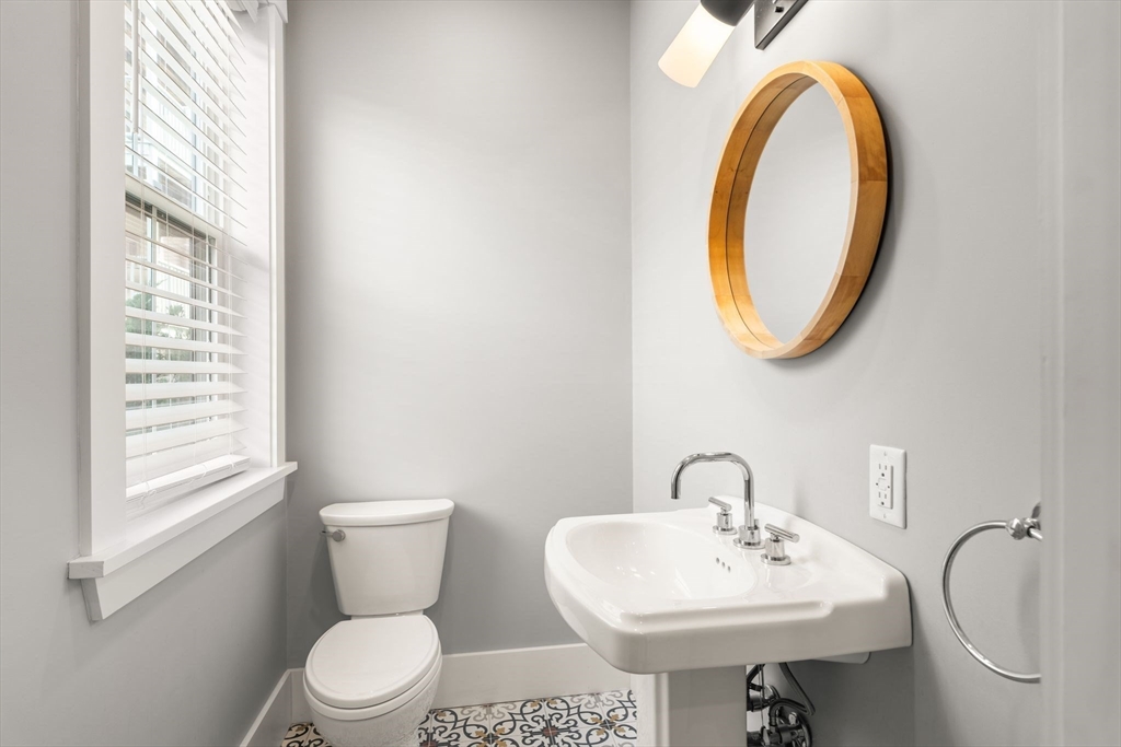 53 R Bailey Street, Unit 2 Boston, MA 02124 - Photo 8 of 11