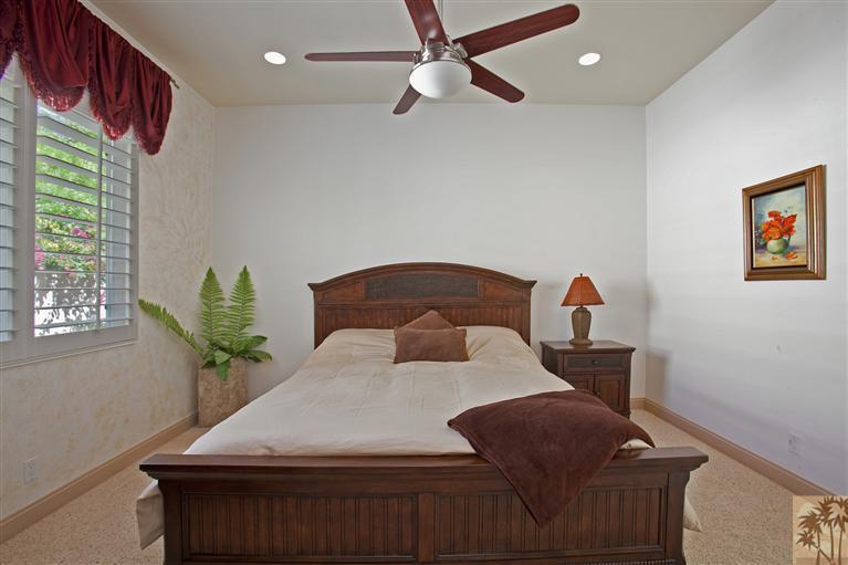 59 Calle Del Norte Rancho Mirage, CA 92270 - Photo 20 of 25 a living room with furniture and a potted plant